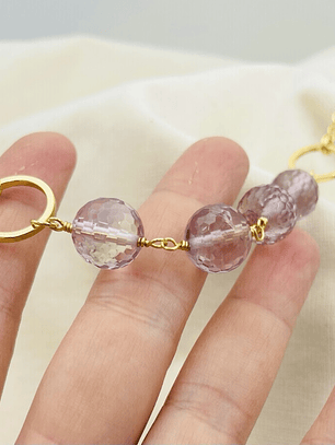 Collar dorado con cuarzos Amatista