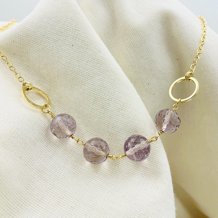 Collar dorado con cuarzos Amatista 4