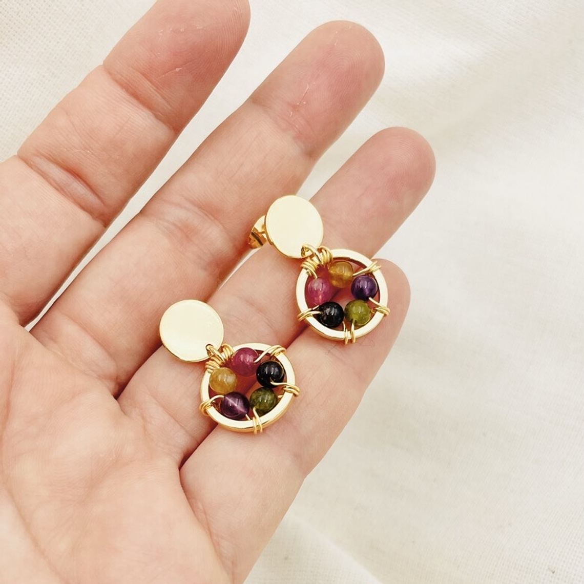 Aretes dorados ¨Manzanilla¨ multicolor 2
