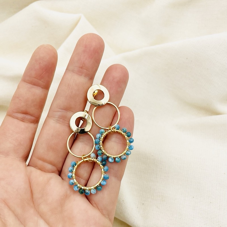 Aretes dorados ¨Camelia¨ con piedras Apatita 2