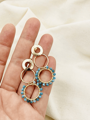 Aretes dorados ¨Camelia¨ con piedras Apatita