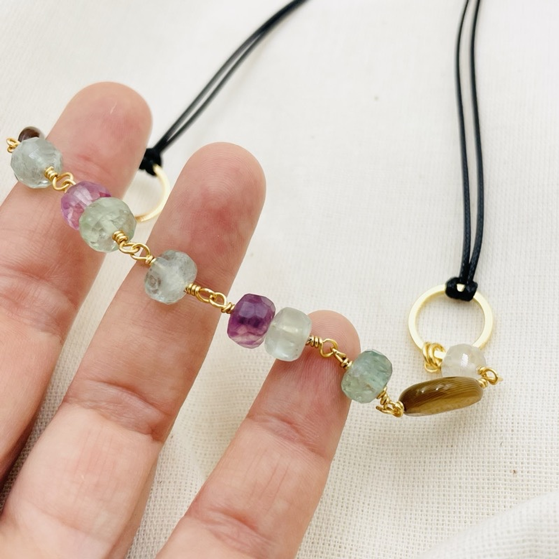 Collar dorado con piedras Fluorita y Agatas 2