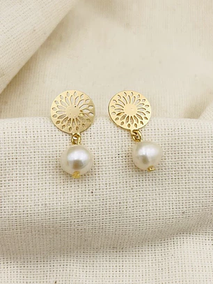 Aretes mandala dorados con perlas