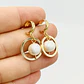 Aretes dorados colgantes con perla - thumbnail 2