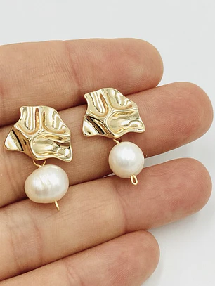 Aretes dorados con perla natural