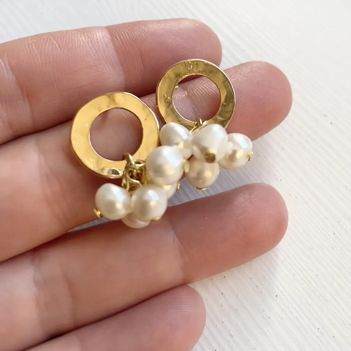 Aretes Dorados Con Racimo De Perlas 1