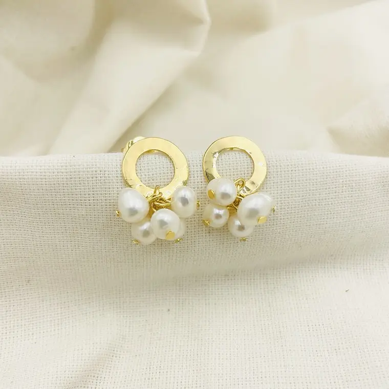 Aretes Dorados Con Racimo De Perlas 1