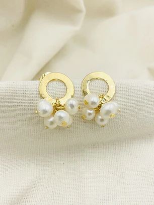 Aretes Dorados Con Racimo De Perlas