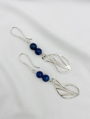 Aretes largos con hojas de plata y Lapislázuli