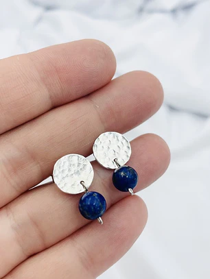 Aretes plata martillada y Lapislázuli