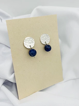 Aretes plata martillada y Lapislázuli