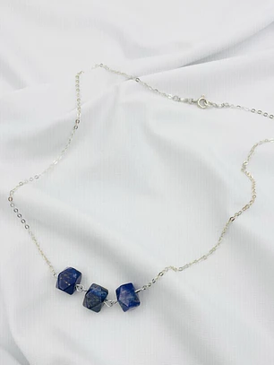 Collar cadena de plata y piedras Lapislázuli