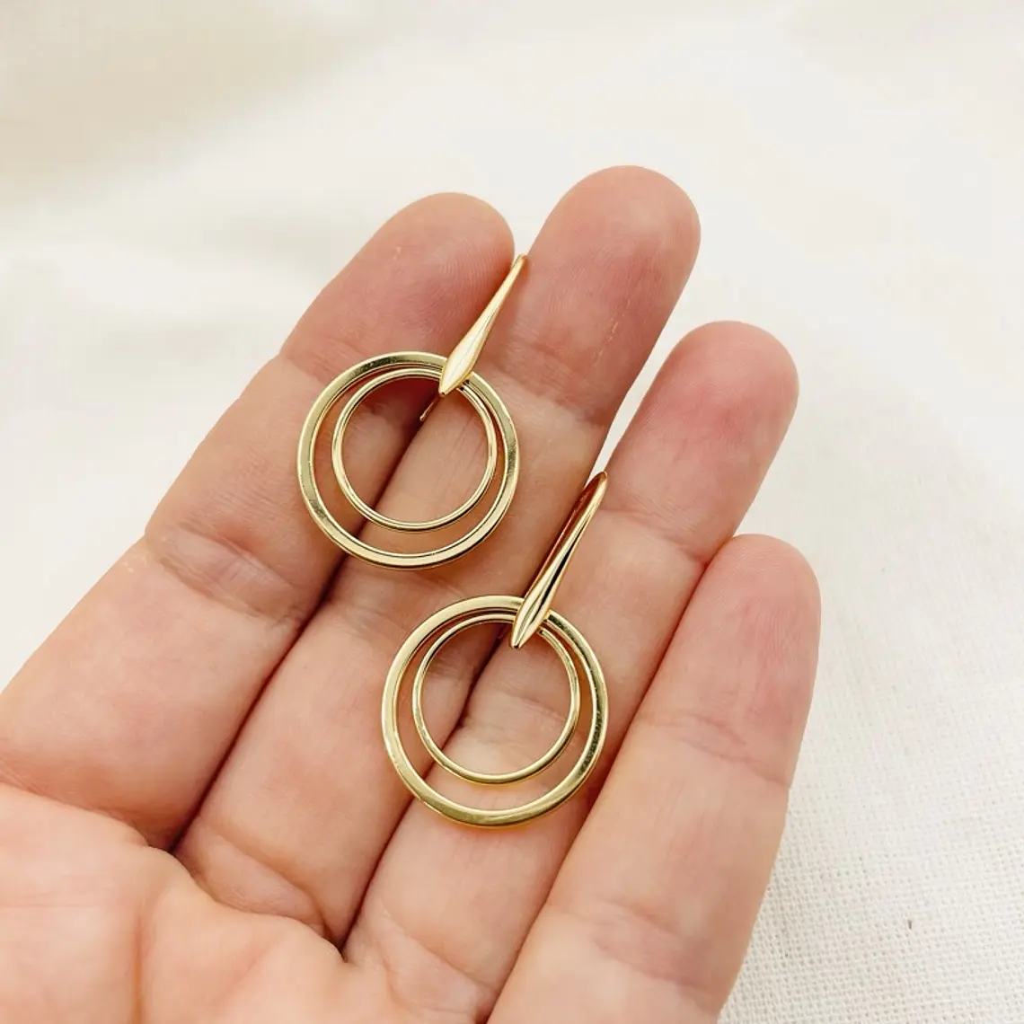 Aretes argollas doradas con gancho 2