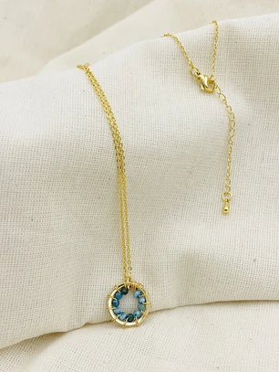 Collar dorado ¨Manzanilla¨con piedras naturales