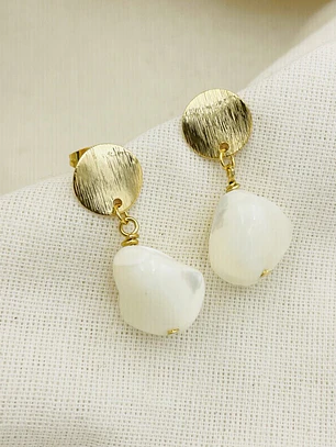 Aretes dorados con Nácar y resina
