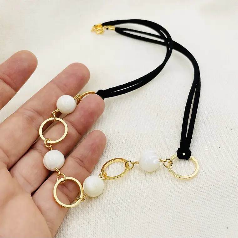 Collar gamuza con argollas y Nácar 1