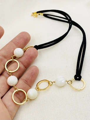 Collar gamuza con argollas y Nácar