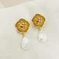 Aretes flor dorada y gota de Nácar - Miniatura 1