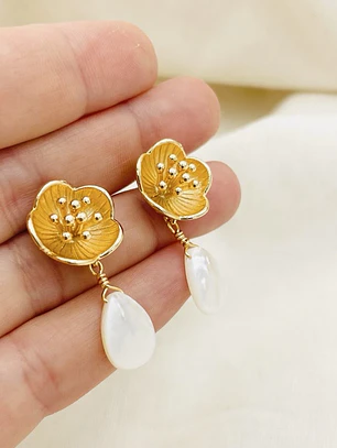 Aretes flor dorada y gota de Nácar