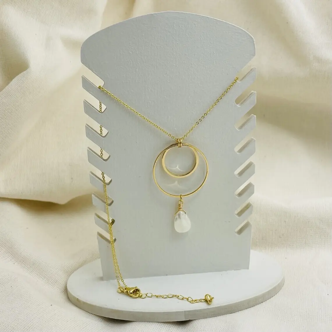 Collar argollas doradas y gota de Nacar 3