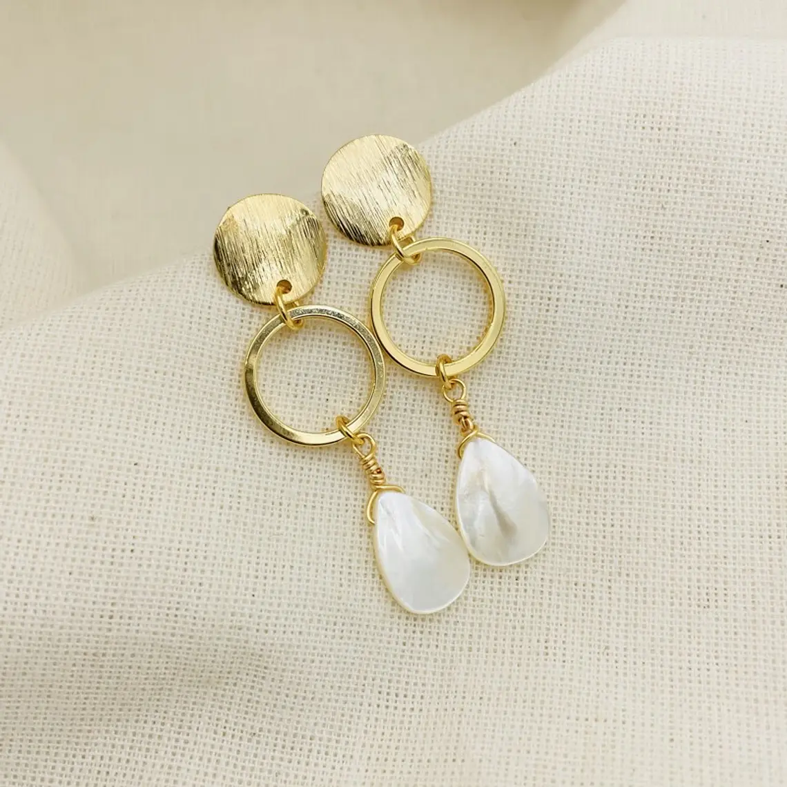 Aretes Dorados Largos Con Nácar Natural 1
