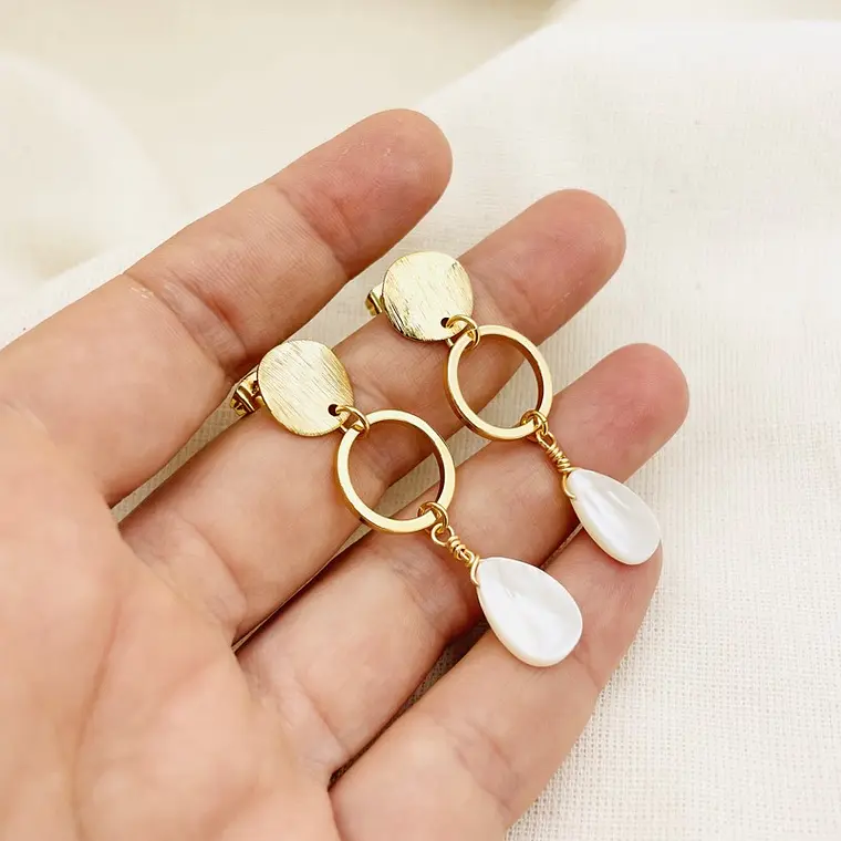 Aretes Dorados Largos Con Nácar Natural 2