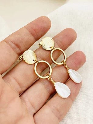 Aretes Dorados Largos Con Nácar Natural