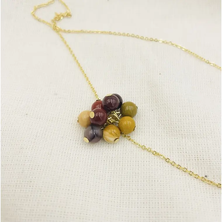 Collar dorado y racimo de piedras Mookaita 3