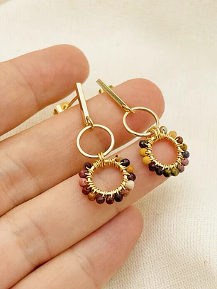 Aretes dorados ¨Camelia¨ tonos tierra