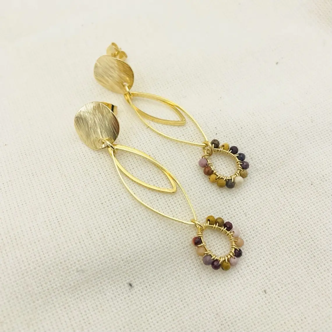 Aretes dorados Gota en tonos tierra 2