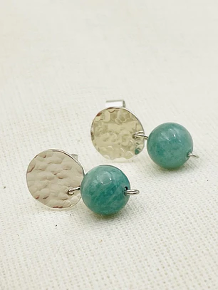 Aretes de plata martillada y piedra Amazonita