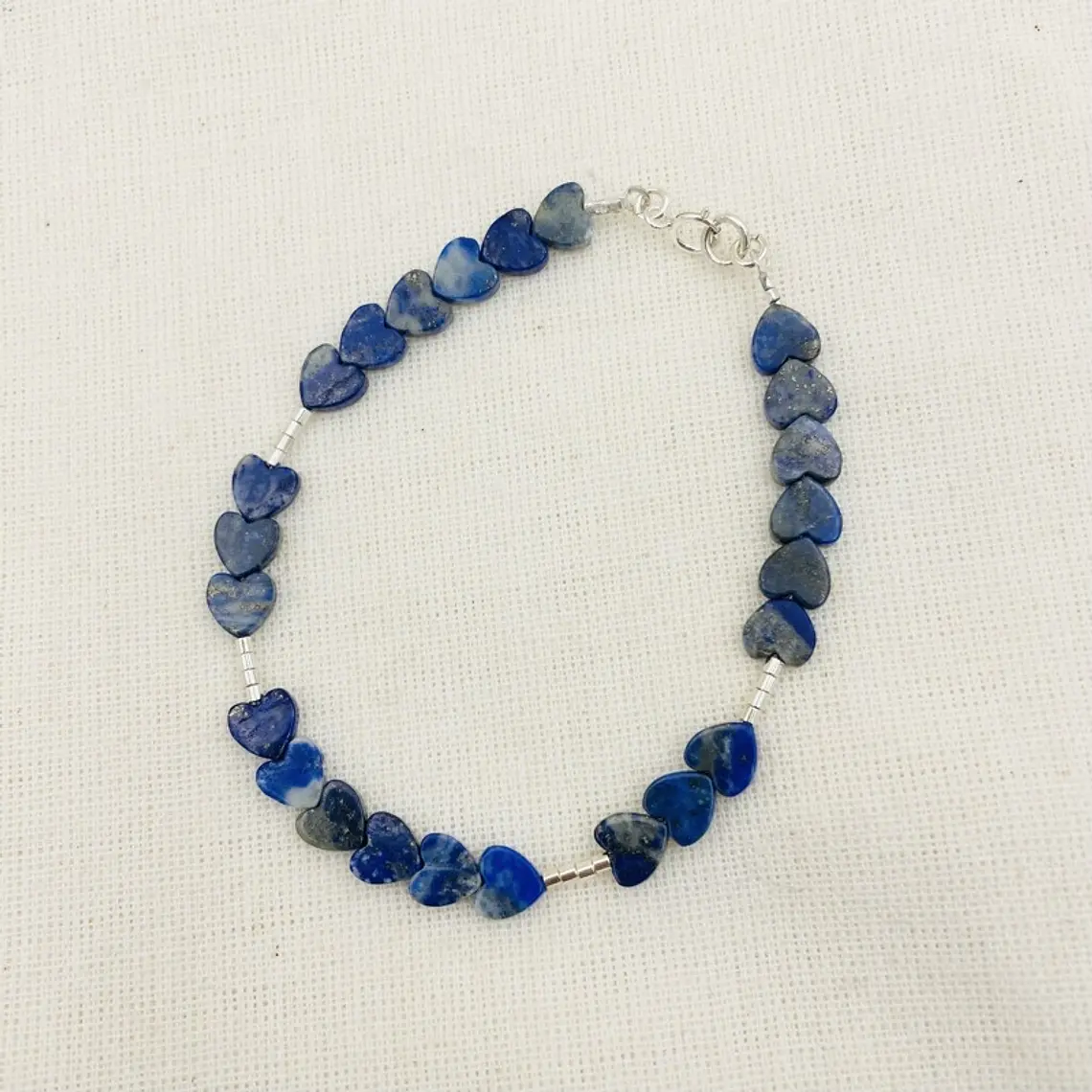 Pulsera corazones de Lapislazuli y plata 1