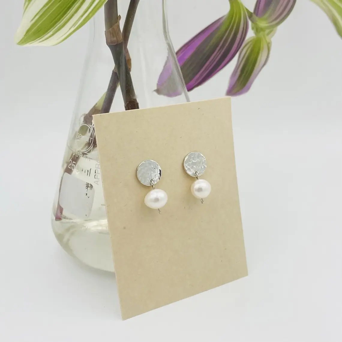 Aretes de plata martillada con perlas 4