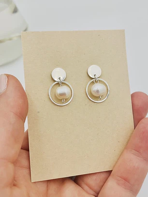 Aretes Argolla Pequeña De Plata Y Perlas
