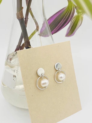 Aretes Argolla Pequeña De Plata Y Perlas