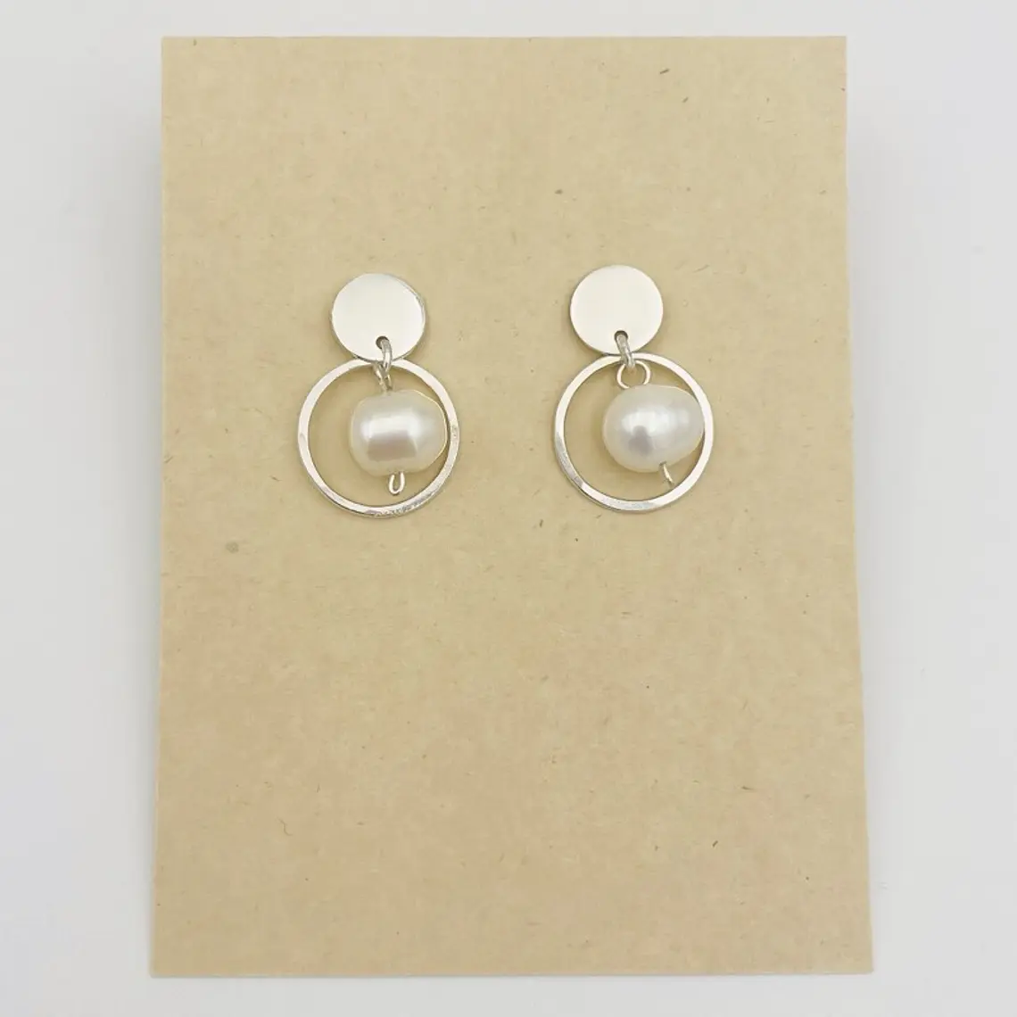 Aretes Argolla Pequeña De Plata Y Perlas 3
