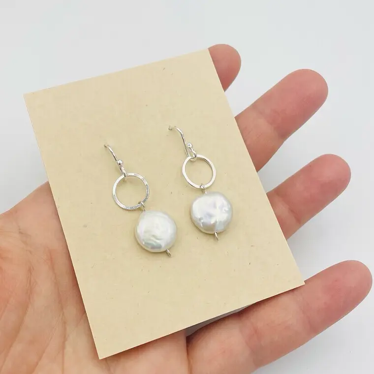 Aretes de plata y perlas naturales colgantes 1