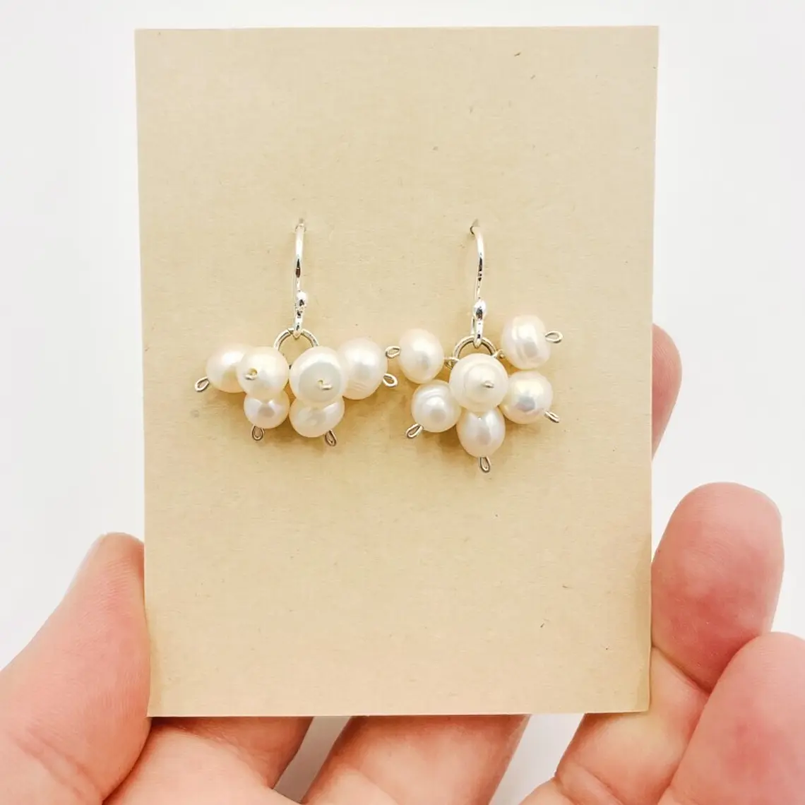 Aretes de plata con racimo de perlas 2