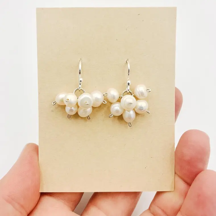 Aretes de plata con racimo de perlas 2