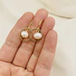 Aretes Dorados Con Argolla Y Perla De Rio - thumbnail 3