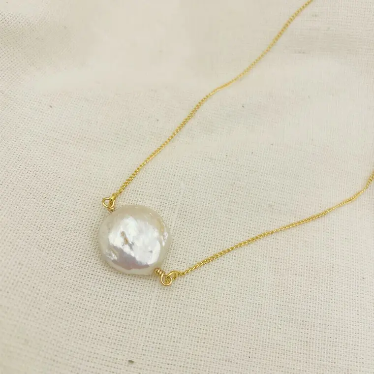 Collar cadena dorada con perla plana 3