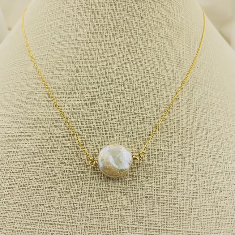 Collar cadena dorada con perla plana 4