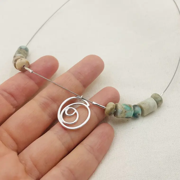Collar ¨Espiral de tierra¨ en plata y piedras 2
