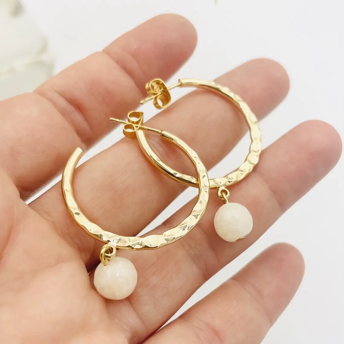 Aretes argolla dorada con piedra Jade natural 3
