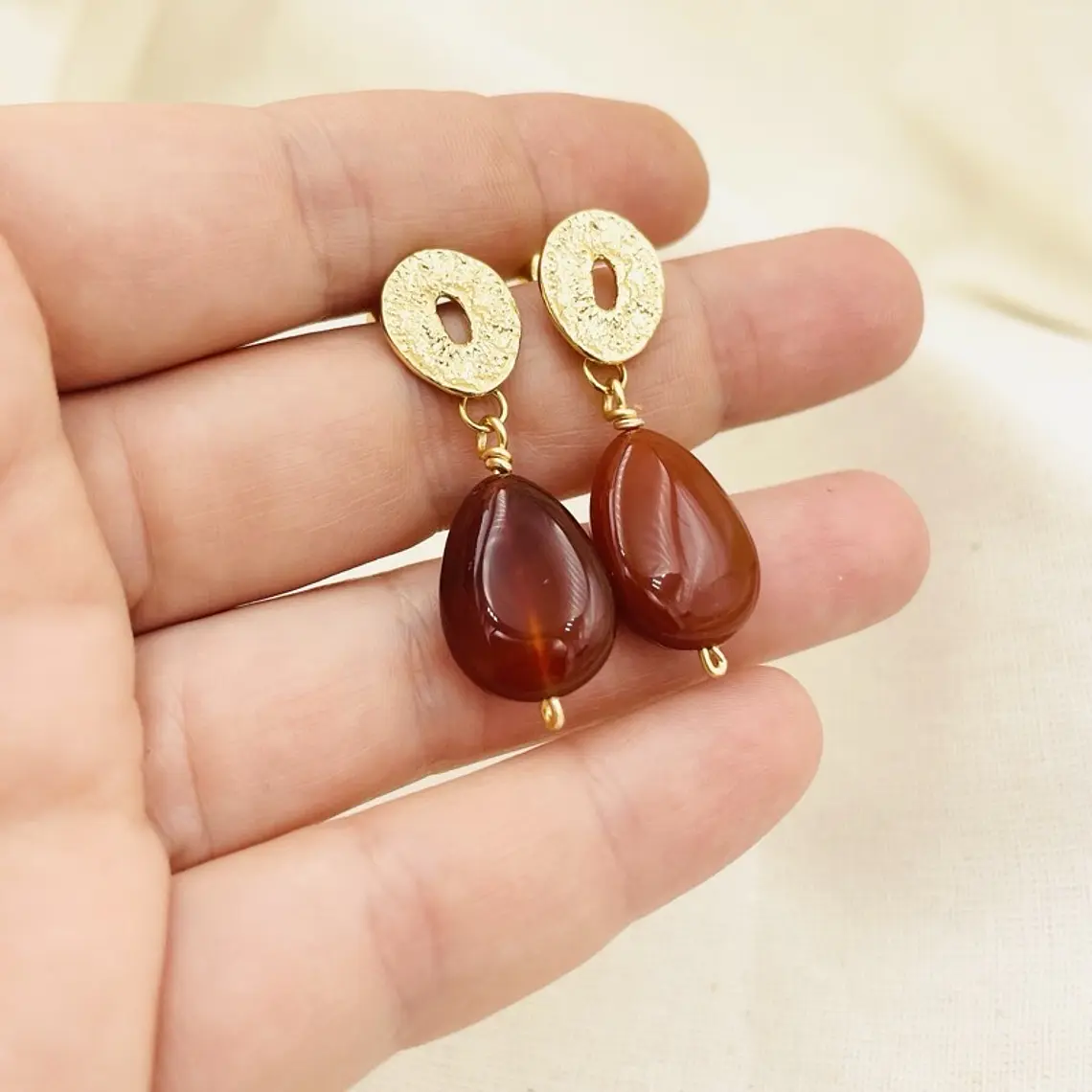 Aretes Óvalo Texturado con Cornalina 2
