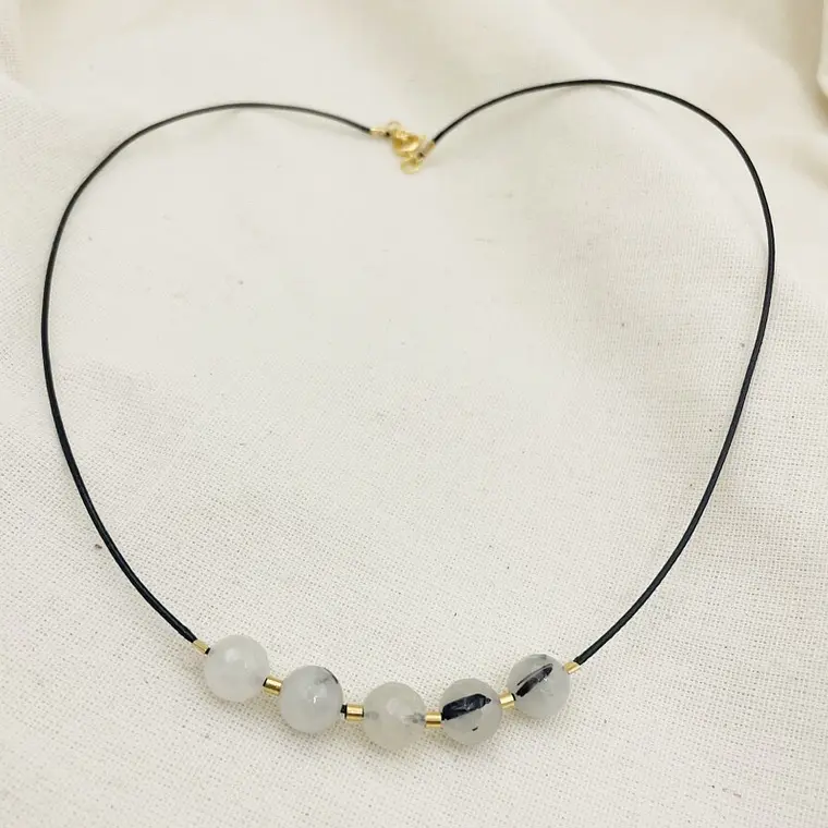 Collar de Cuarzo con Mostacillas Doradas 3