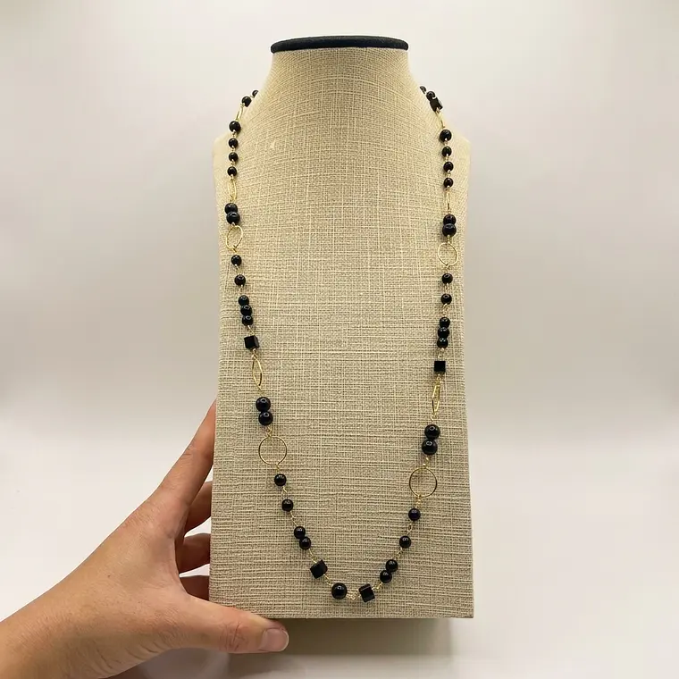Collar con argollas doradas y piedras Obsidiana 1