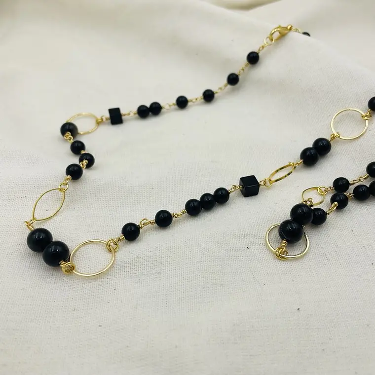 Collar con argollas doradas y piedras Obsidiana 2