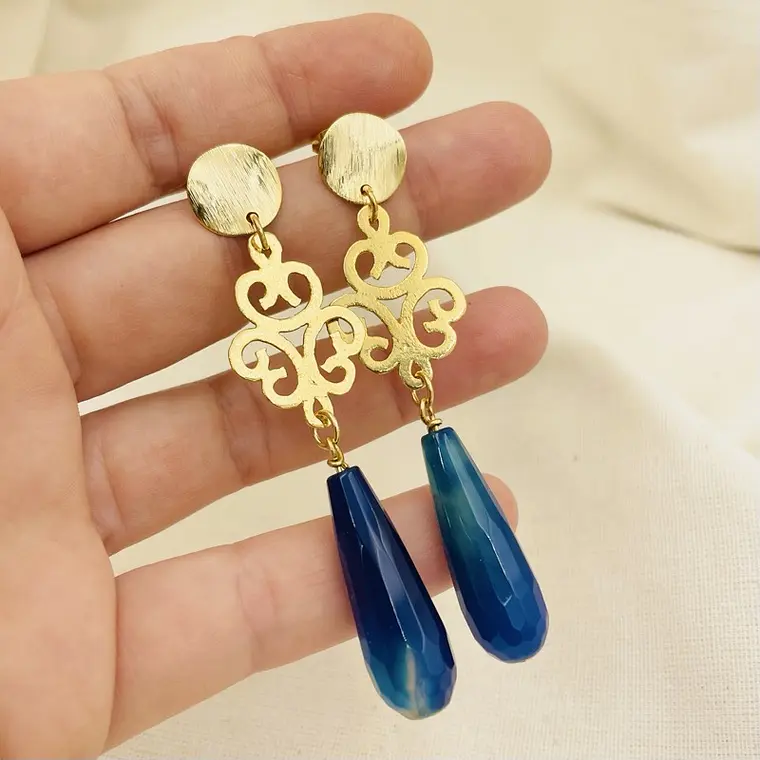 Aretes Largos Dorados con Ágata Azulada 1