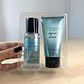 Kit Original Victoria’s Secret Aqua Kiss composto por Body Splash 75ml e Loção Hidratante 70ml - Thumbnail 1
